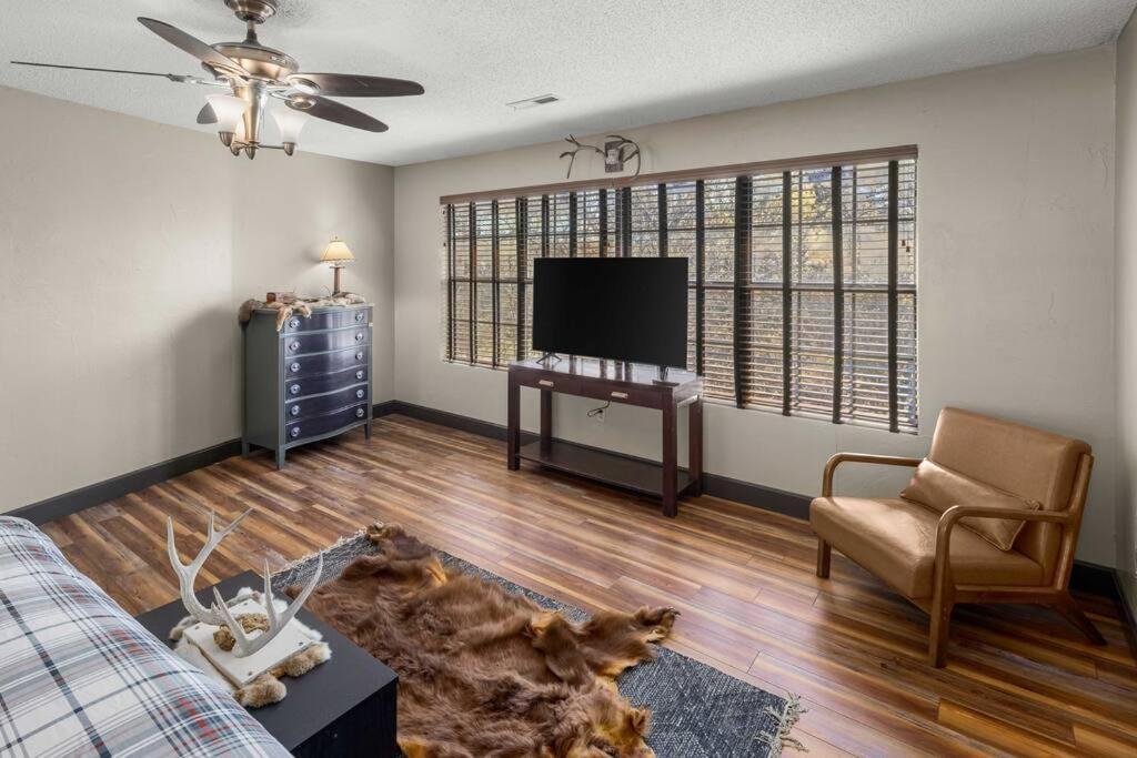 Stonegate Lodge Bear'S Den Kitchen, Pool, Firepit, Wifi ,Smart Tvs Юрика Спрингс Экстерьер фото