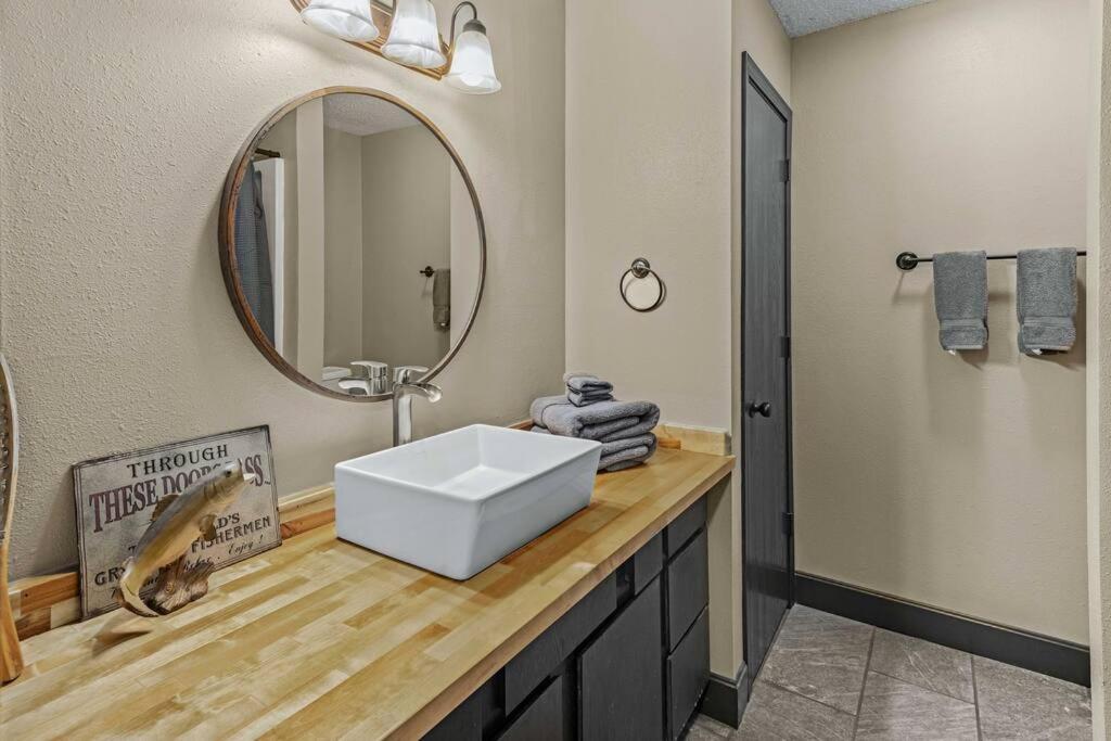 Stonegate Lodge Bear'S Den Kitchen, Pool, Firepit, Wifi ,Smart Tvs Юрика Спрингс Экстерьер фото