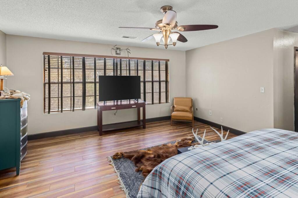 Stonegate Lodge Bear'S Den Kitchen, Pool, Firepit, Wifi ,Smart Tvs Юрика Спрингс Экстерьер фото