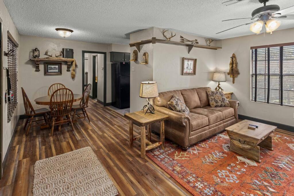 Stonegate Lodge Bear'S Den Kitchen, Pool, Firepit, Wifi ,Smart Tvs Юрика Спрингс Экстерьер фото