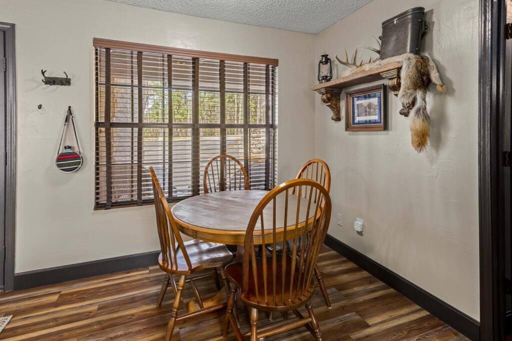 Stonegate Lodge Bear'S Den Kitchen, Pool, Firepit, Wifi ,Smart Tvs Юрика Спрингс Экстерьер фото