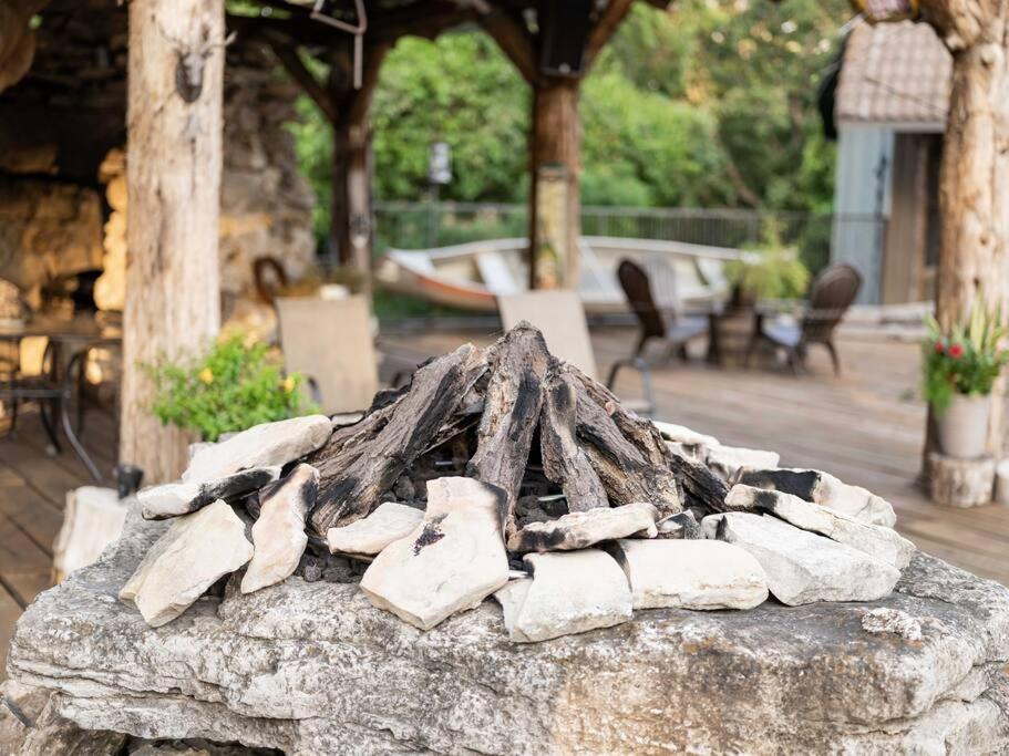 Stonegate Lodge Bear'S Den Kitchen, Pool, Firepit, Wifi ,Smart Tvs Юрика Спрингс Экстерьер фото